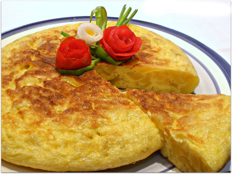 tapas en cambrils tortilla de patatas tapas en Cambrils tortilla de patatas en Internacional cafeteria